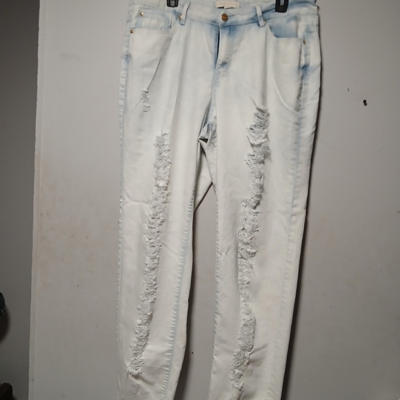 Nicki Minaj Denim - Nicki Minaj Ladies Light Blue Distressed Jeans. Size 13/14
